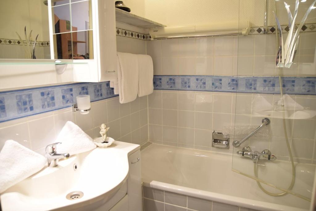 2-Zimmer-Appartement im 1. Obergeschoss mit Hallenschwimmbad und Sauna. Westerland Exterior foto